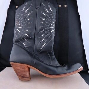 dingo Vintage Black Leather Western Boots with Metallic Stitching
